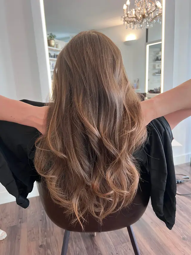 Bronde-Balayage — Sanfter Hell-Dunkel-Verlauf mit langen Wellen