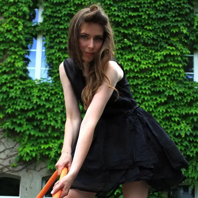 Editorial-Wellen — Langer Wellen-Look für eine Outdoor-Fotostrecke