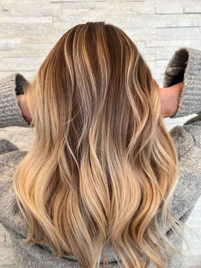 Honig-Balayage — Warmer Verlauf von dunklem Ansatz zu Blond