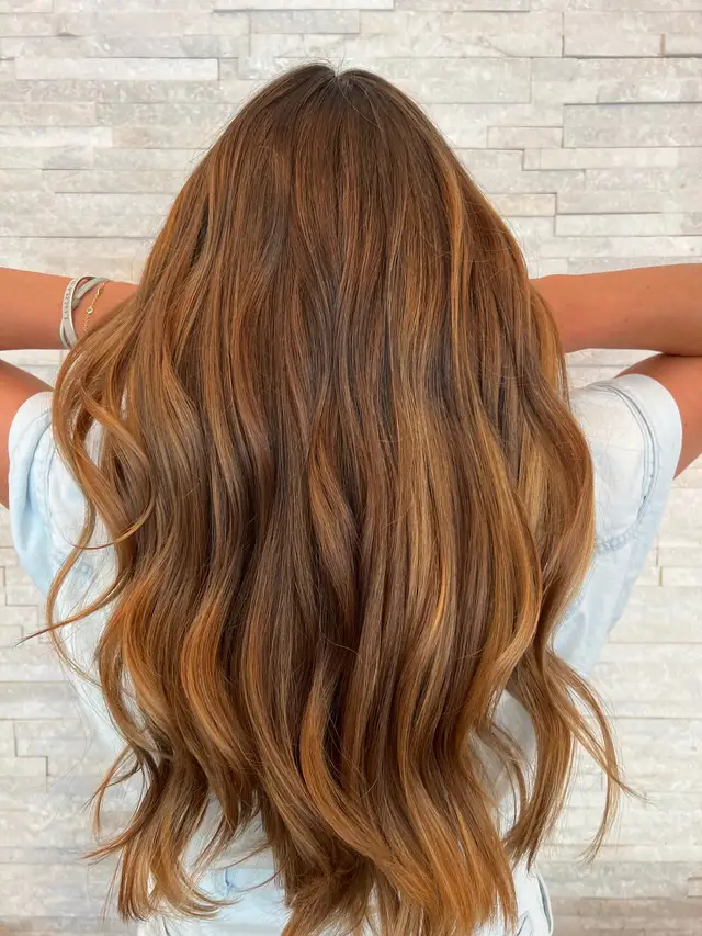 Caramel-Kupfer — Goldig-warmer Freihand-Verlauf