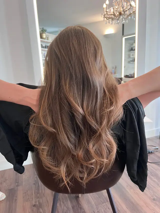 Bronde-Balayage — Sanfter Hell-Dunkel-Verlauf mit langen Wellen