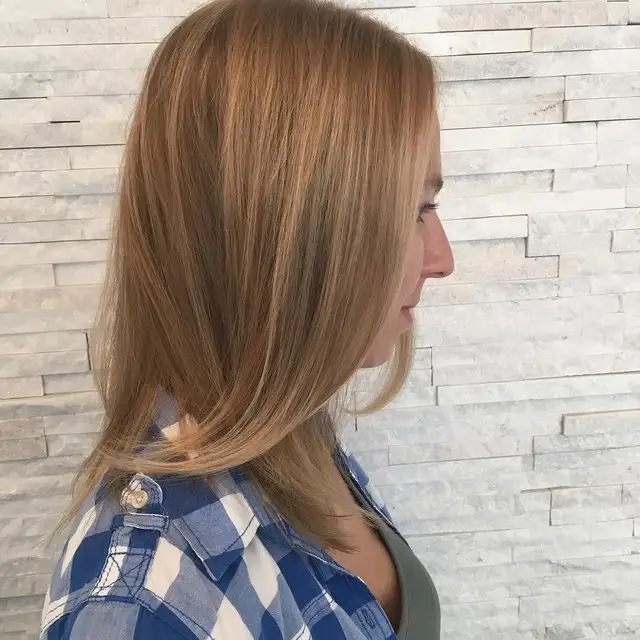 Glatter Honigblond-Look — Seidiger Long Bob mit sanfter Innenbewegung