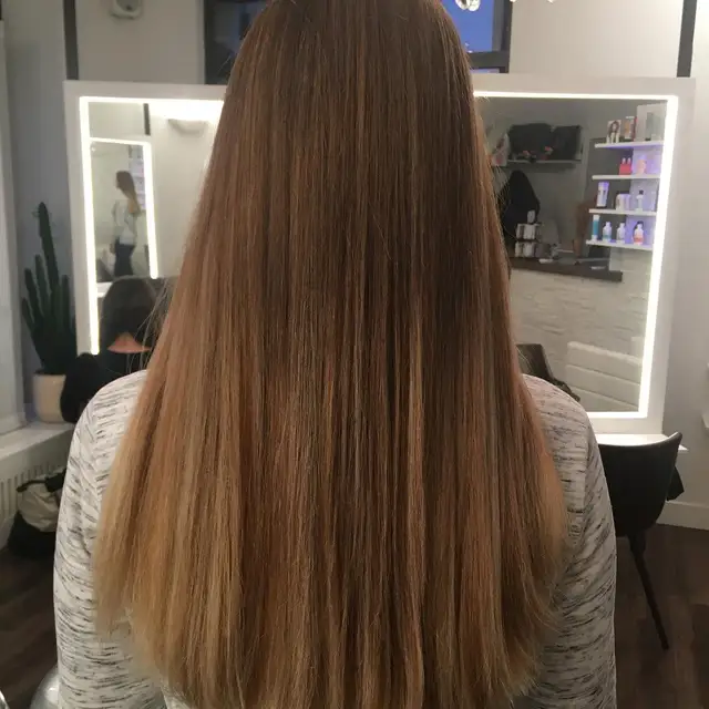 Braun-Blond Ombré — Gerader, gleichmässiger Verlauf in langen Haaren